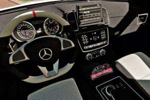 Мод автомобиль «Mercedes Gle Coupe» для Farming Simulator 2019 4